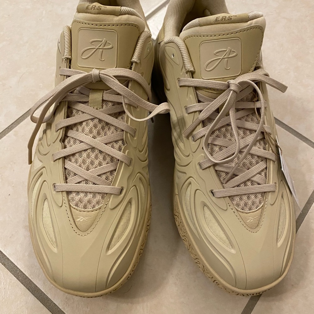 NWT Reebok Angel Reese Athletic Basketball Unisex Shoes Men’s 10.5 / Women’s 12